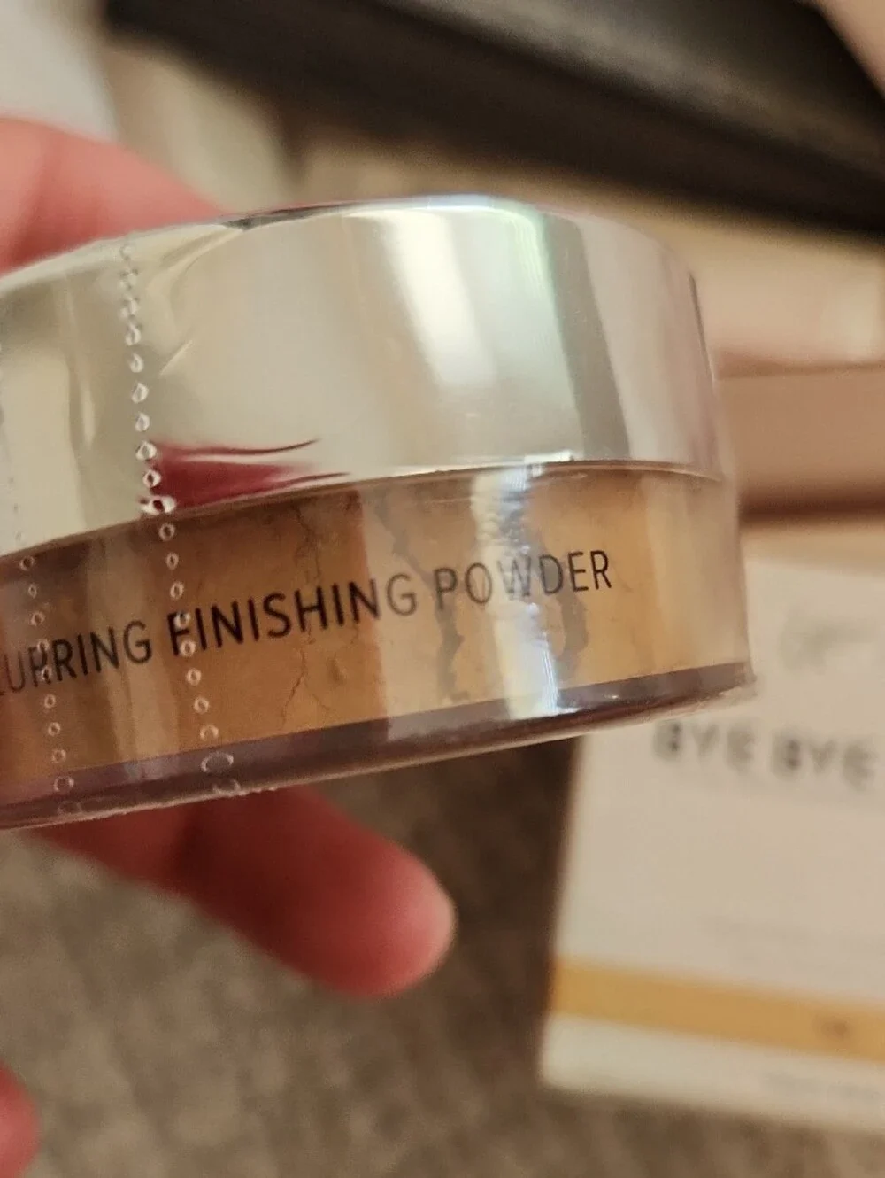 it cosmetics Bye Bye Foundation & Bye Bye Pores Set in Pink Packaging